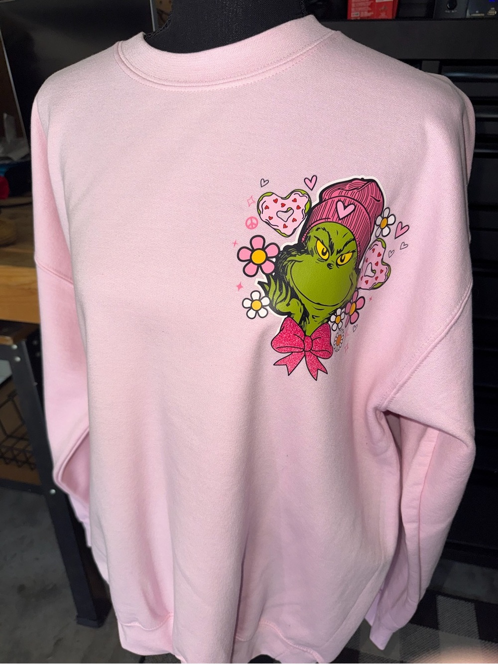 Boutique 9 Pink Grinch Graphic Crewneck Sweatshirt size large